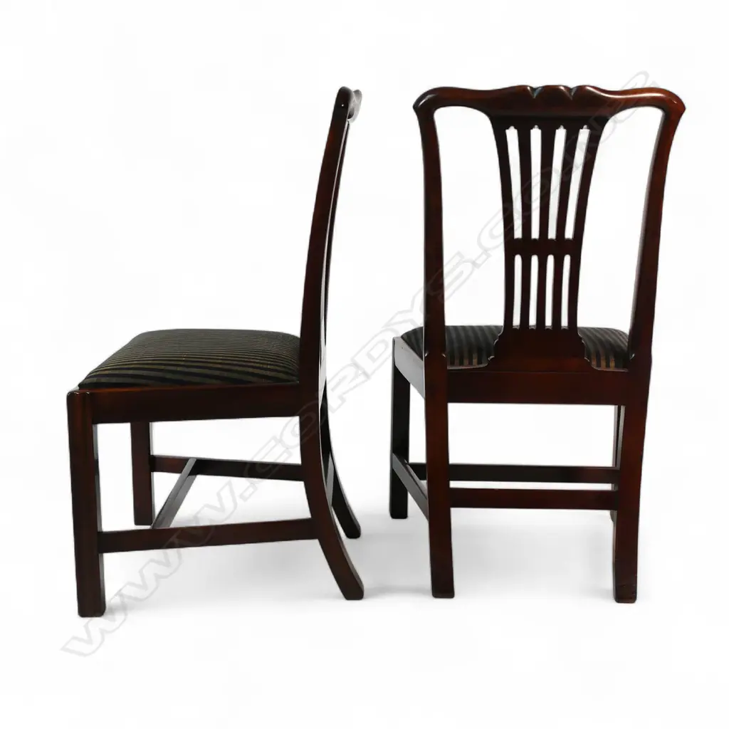 A pair of c.1780 English mahogany Hepplewhite-style chairs, Image 1++